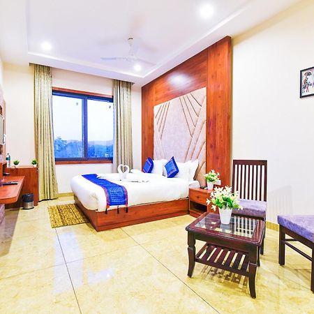 Hotel Remark Udaipur Esterno foto