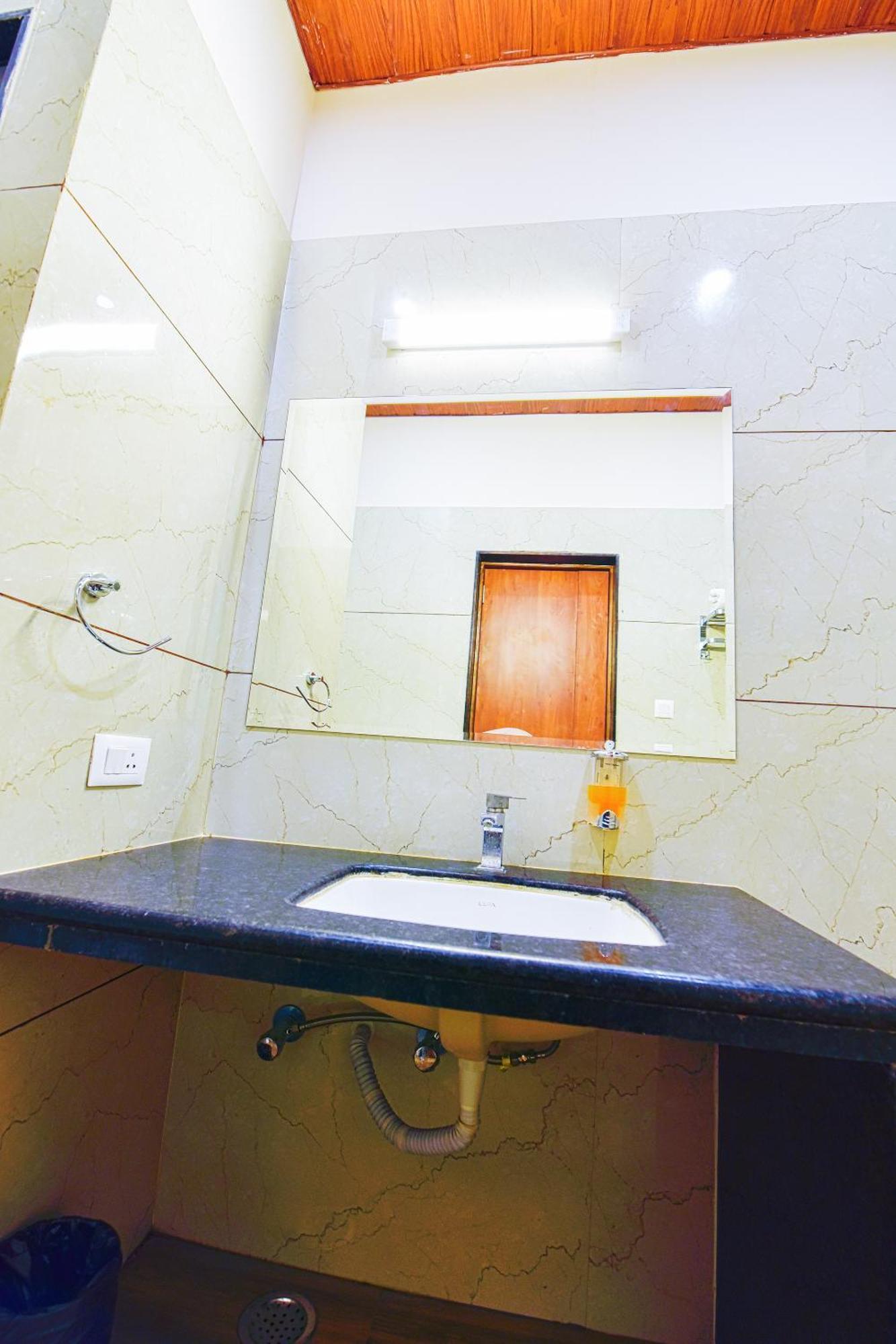 Hotel Remark Udaipur Esterno foto