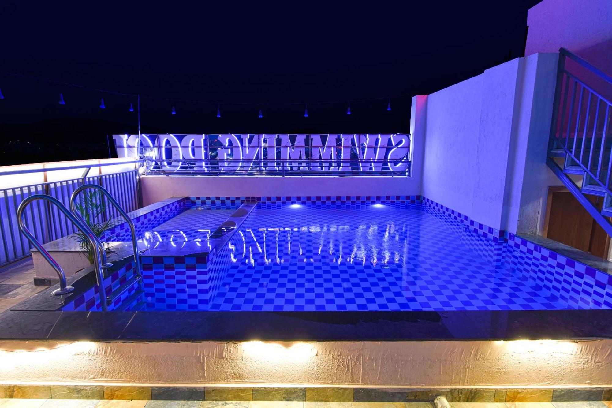 Hotel Remark Udaipur Esterno foto