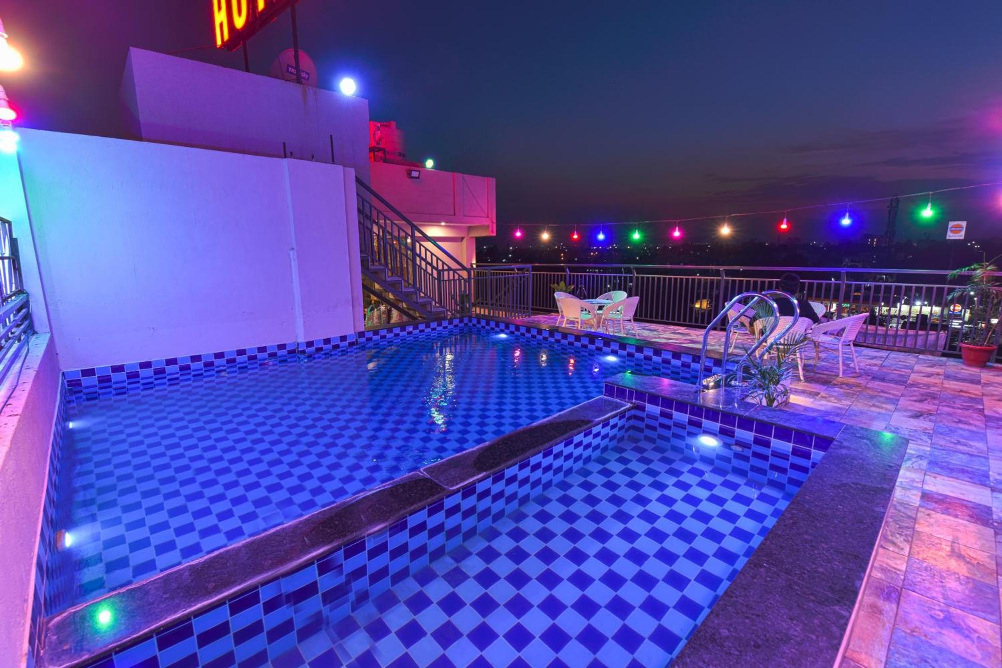 Hotel Remark Udaipur Esterno foto