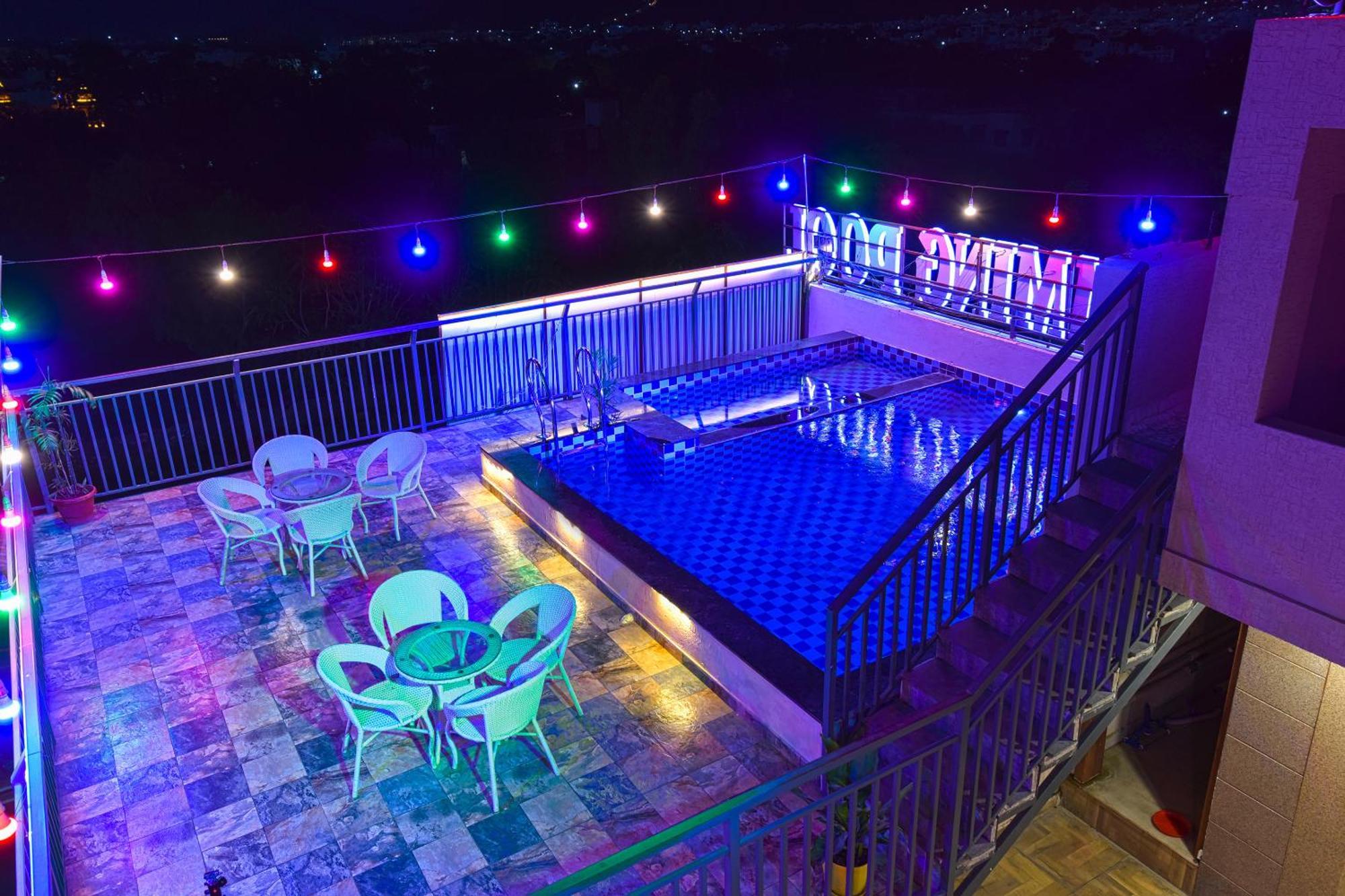 Hotel Remark Udaipur Esterno foto